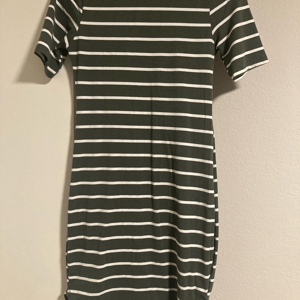 Green Short Sleeve Crew Neck Midi Dress